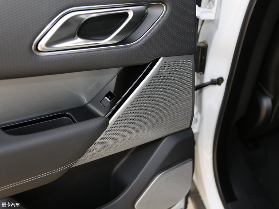 2018} P380 R-DYNAMIC SE