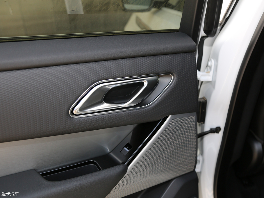 2018} P380 R-DYNAMIC SE