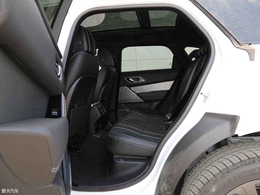 2018} P380 R-DYNAMIC SE