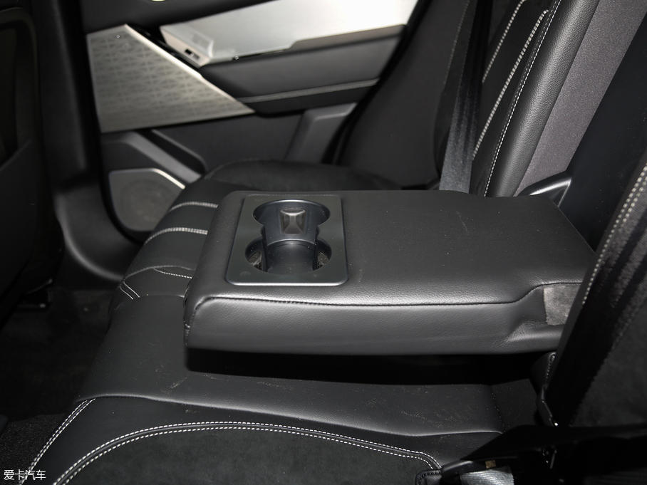 2018} P380 R-DYNAMIC SE