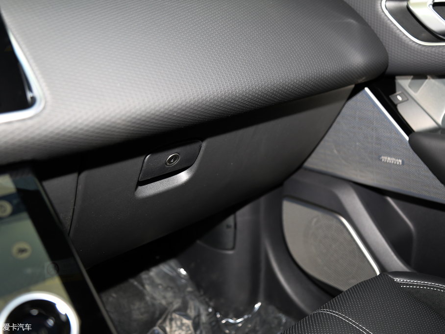 2018} P380 R-DYNAMIC SE