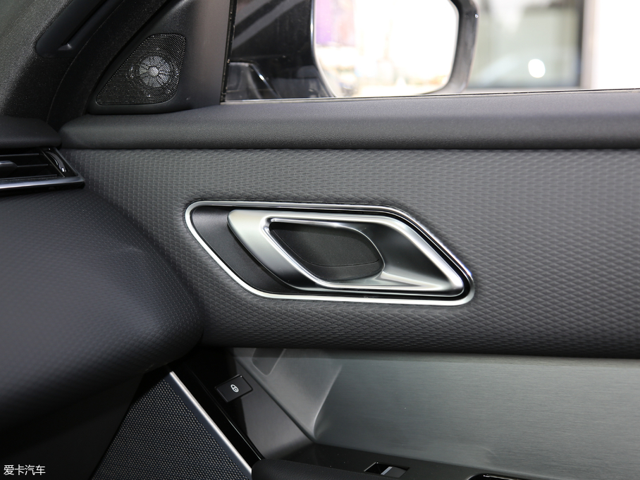 2018} P380 R-DYNAMIC SE