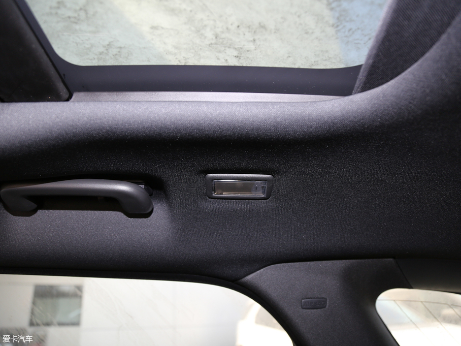 2018} P380 R-DYNAMIC SE