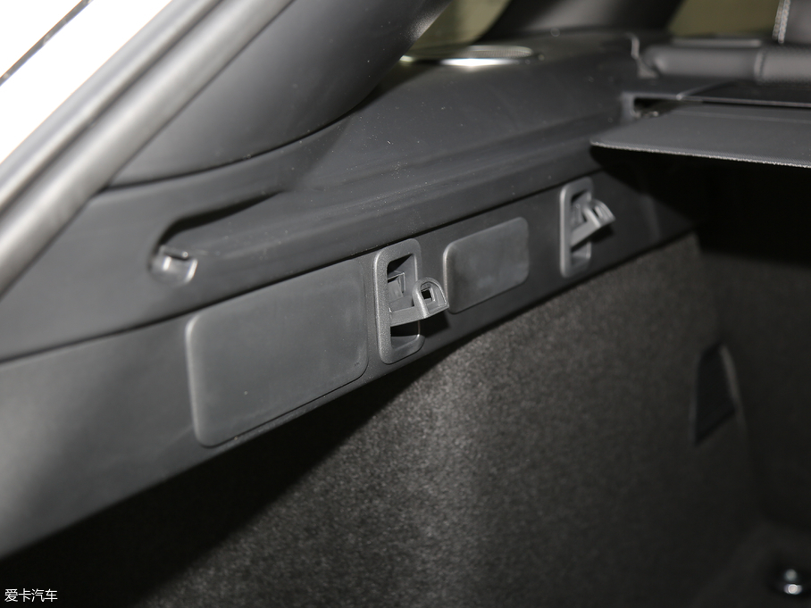 2018} P380 R-DYNAMIC SE