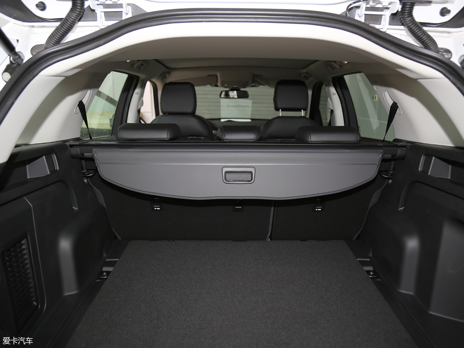 2018} P380 R-DYNAMIC SE