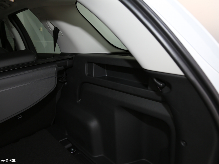 2018} P380 R-DYNAMIC SE