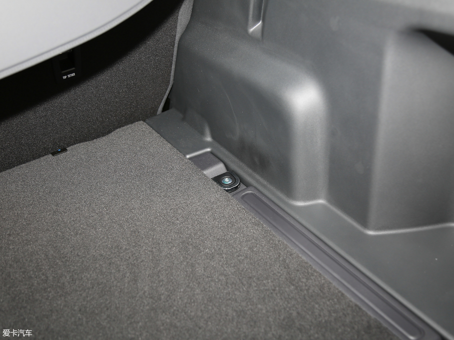 2018} P380 R-DYNAMIC SE