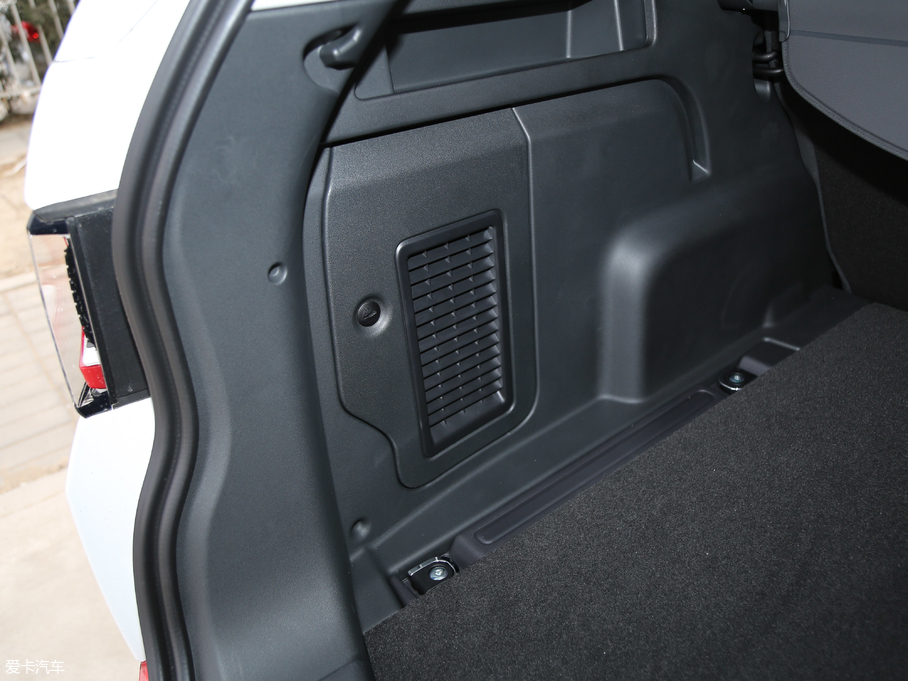 2018} P380 R-DYNAMIC SE