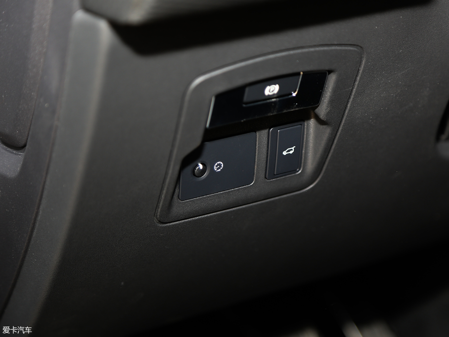 2018} P380 R-DYNAMIC SE