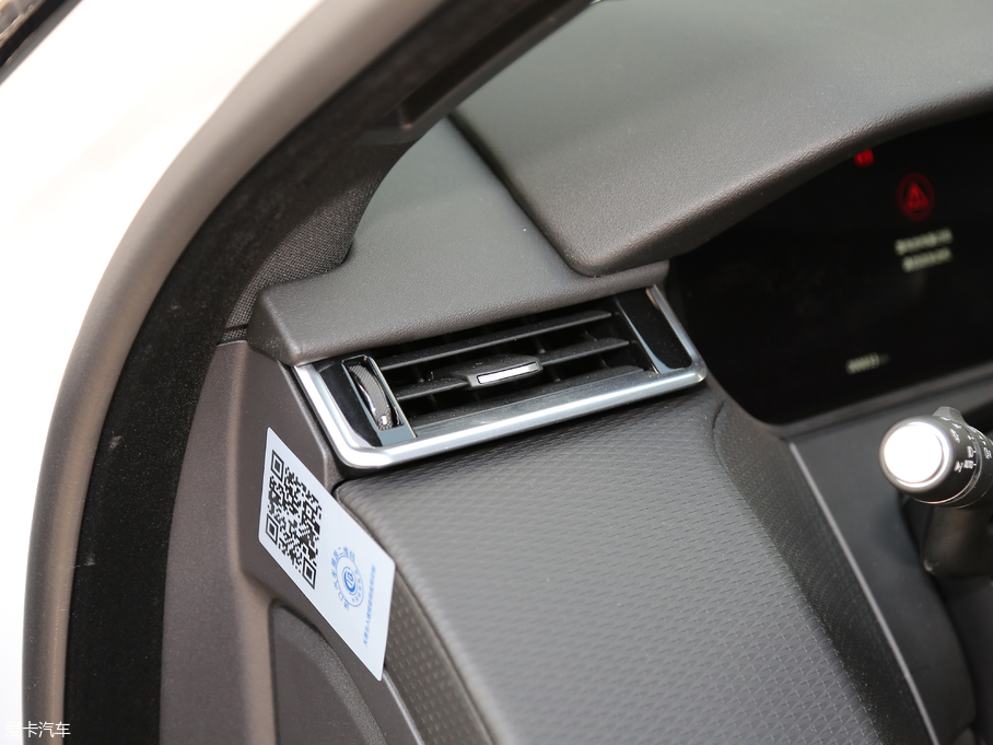 2018} P380 R-DYNAMIC SE