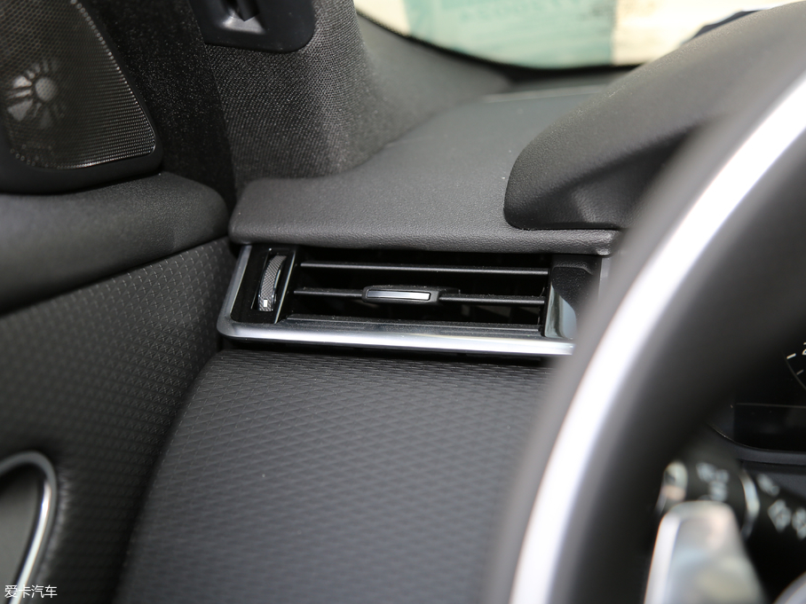 2018} P380 R-DYNAMIC SE