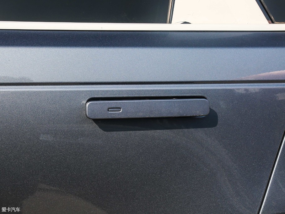 2018} P300 S R-DYNAMIC