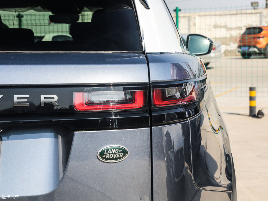 2018} P300 S R-DYNAMIC