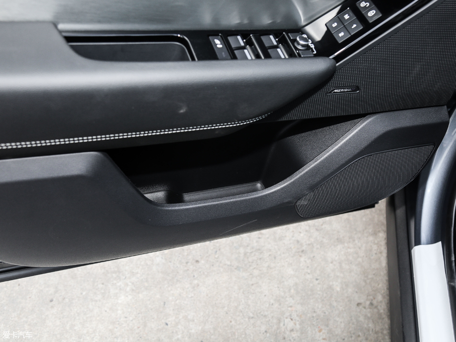 2018} P300 S R-DYNAMIC