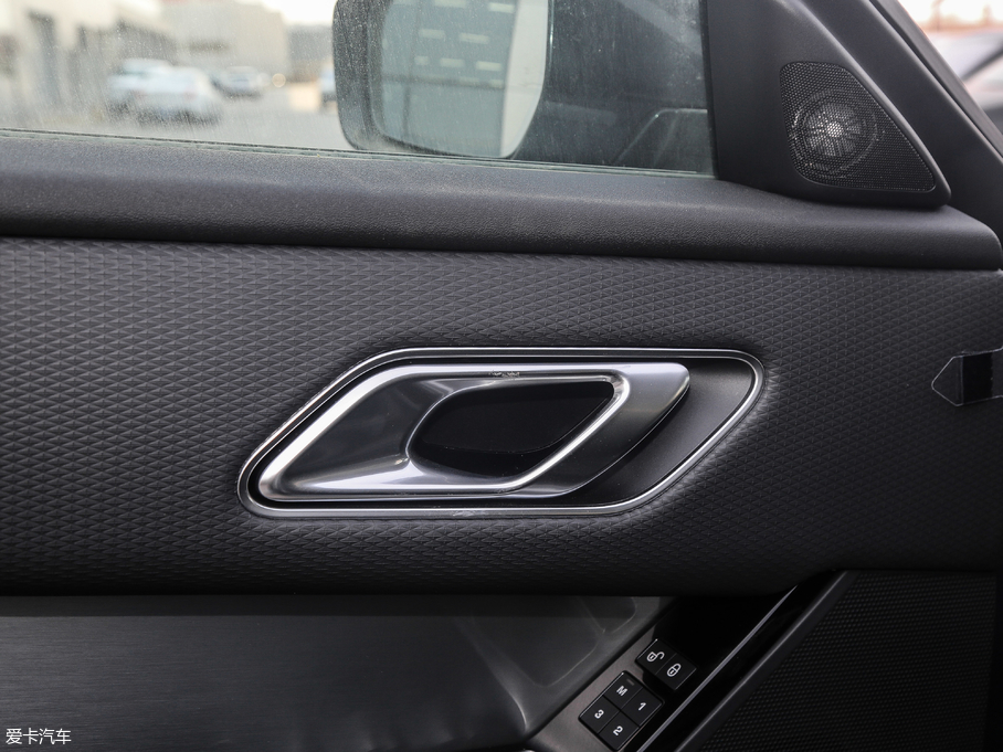 2018} P300 S R-DYNAMIC