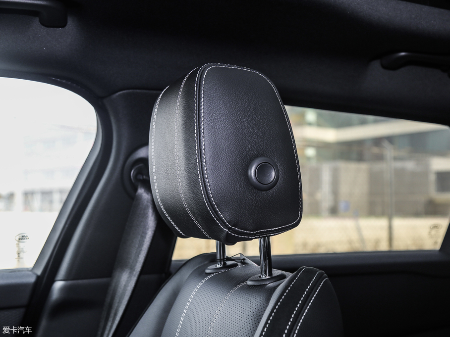 2018} P300 S R-DYNAMIC