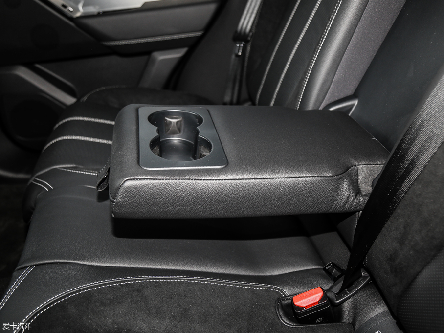 2018} P300 S R-DYNAMIC