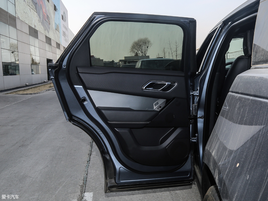 2018} P300 S R-DYNAMIC