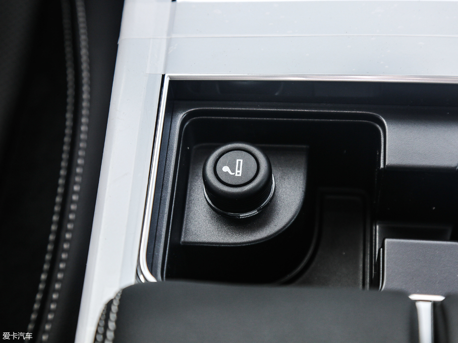 2018} P300 S R-DYNAMIC