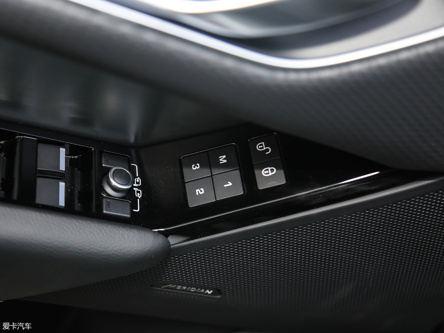 2018} P300 S R-DYNAMIC