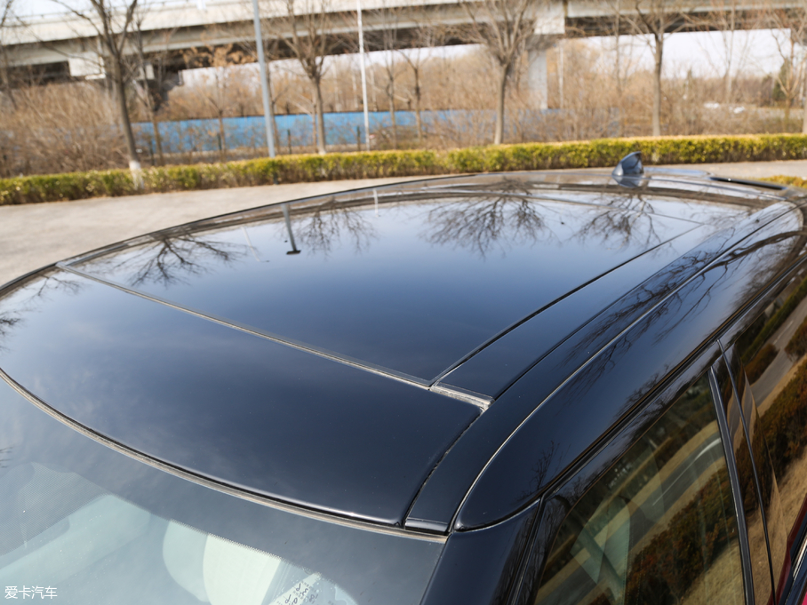 2018} P380 R-DYNAMIC HSE