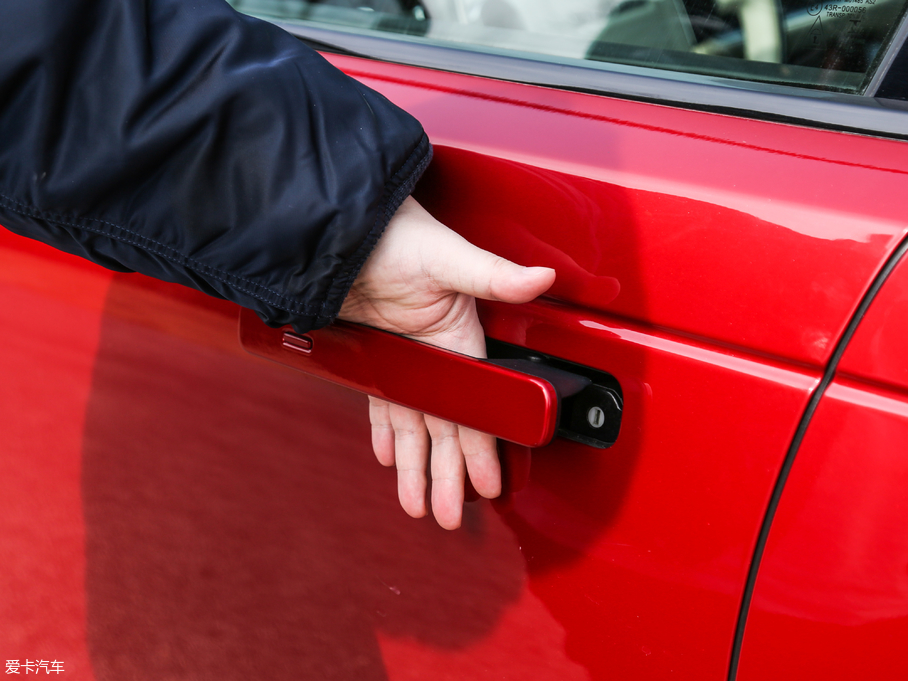 2018} P380 R-DYNAMIC HSE