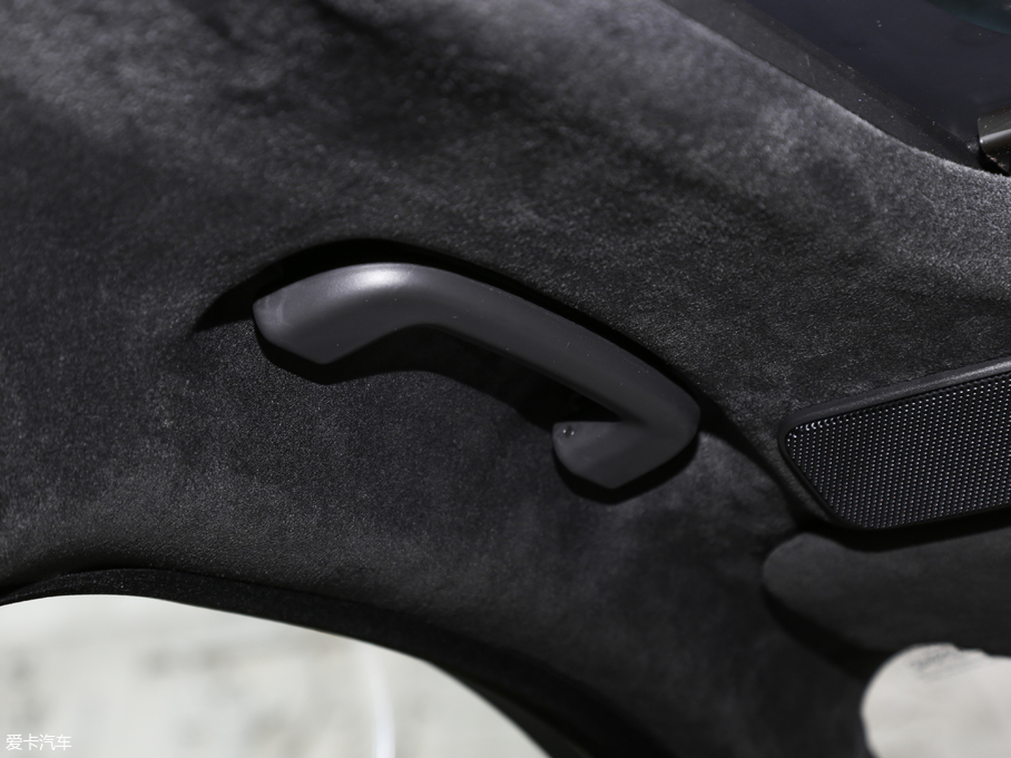 2018} P380 R-DYNAMIC HSE