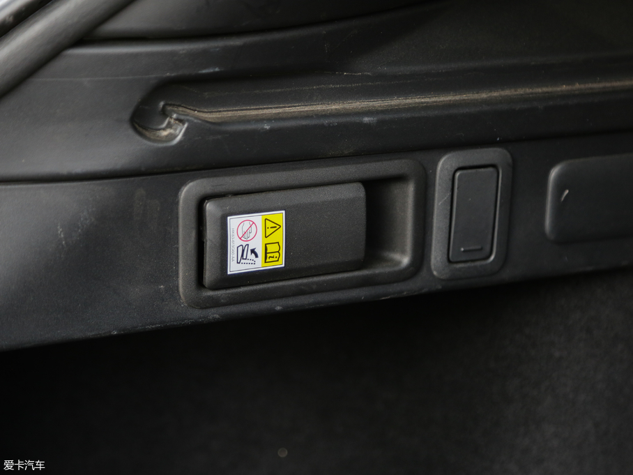 2018} P380 R-DYNAMIC HSE