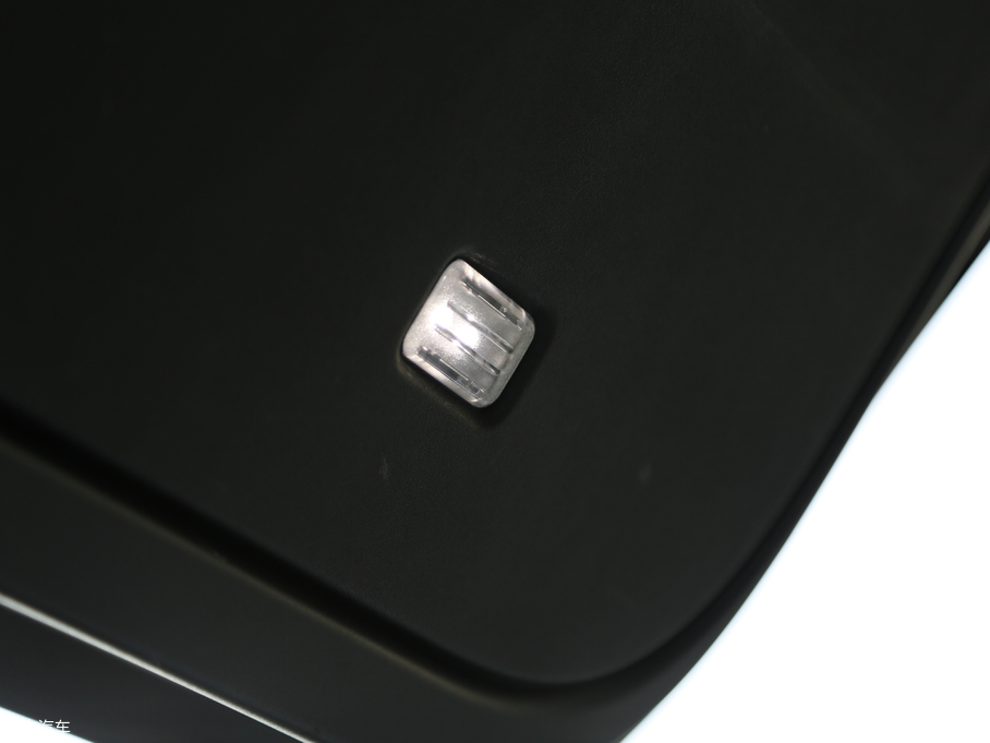 2018} P380 R-DYNAMIC HSE