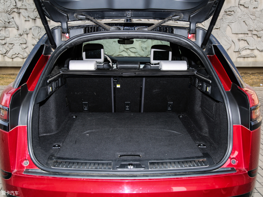 2018} P380 R-DYNAMIC HSE