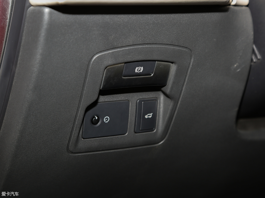 2018} P380 R-DYNAMIC HSE