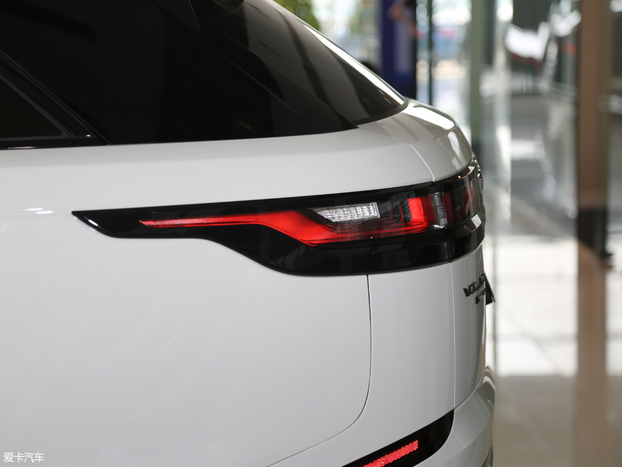 2018} P380 R-DYNAMIC HSE