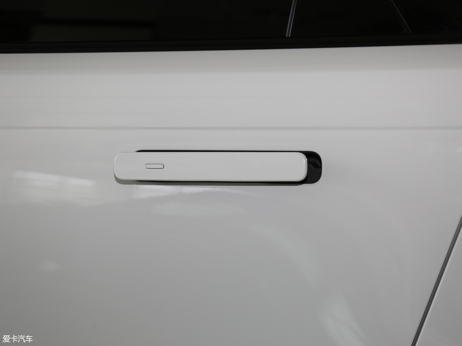 2018} P380 R-DYNAMIC HSE