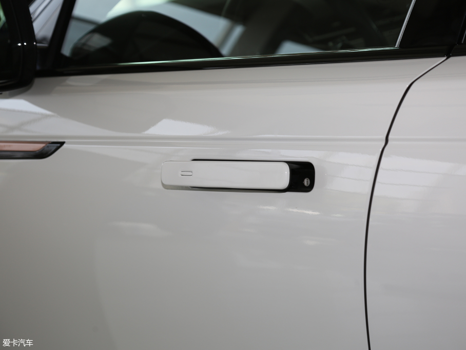 2018} P380 R-DYNAMIC HSE