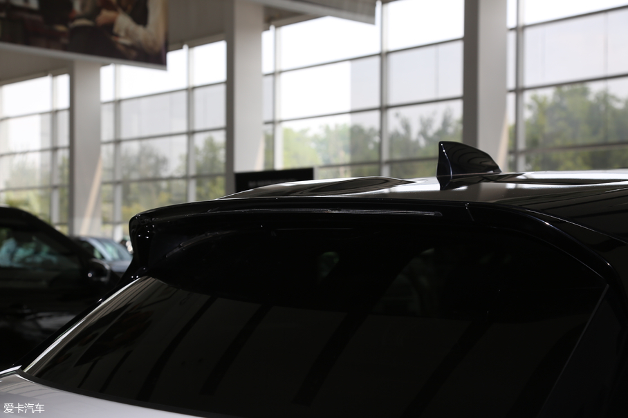 2018} P380 R-DYNAMIC HSE