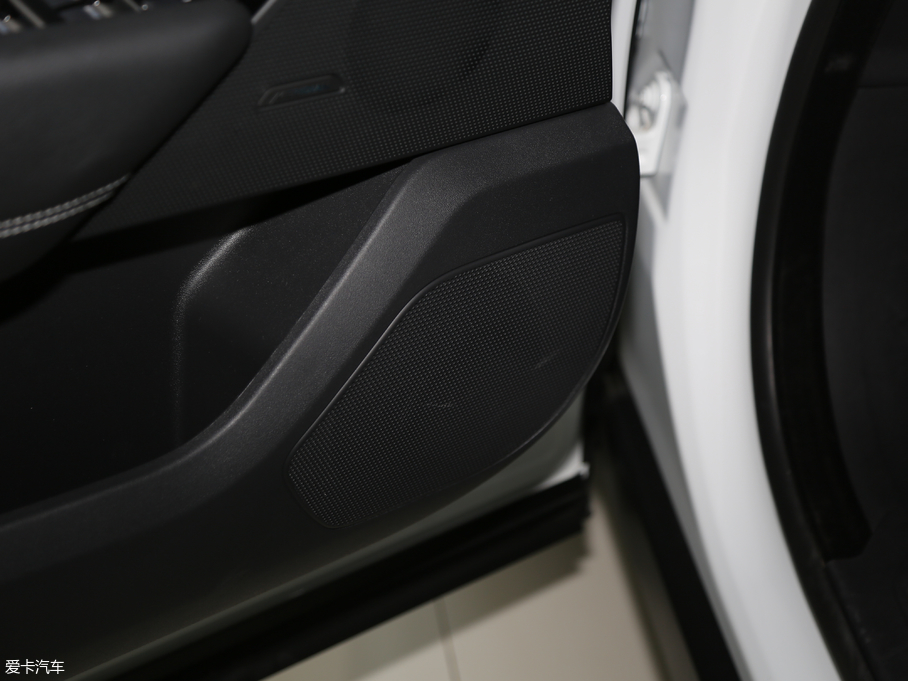 2018} P380 R-DYNAMIC HSE