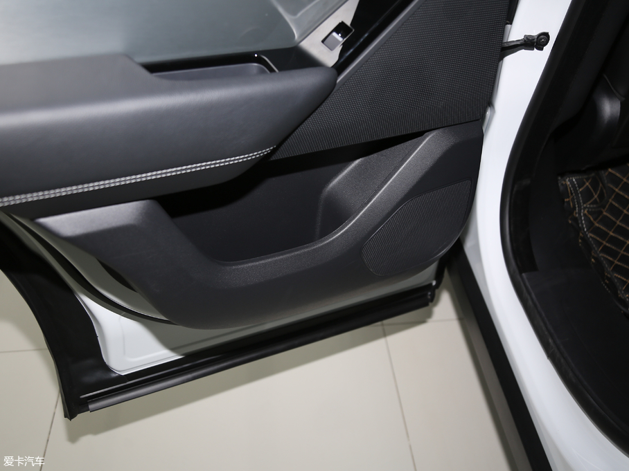 2018} P380 R-DYNAMIC HSE