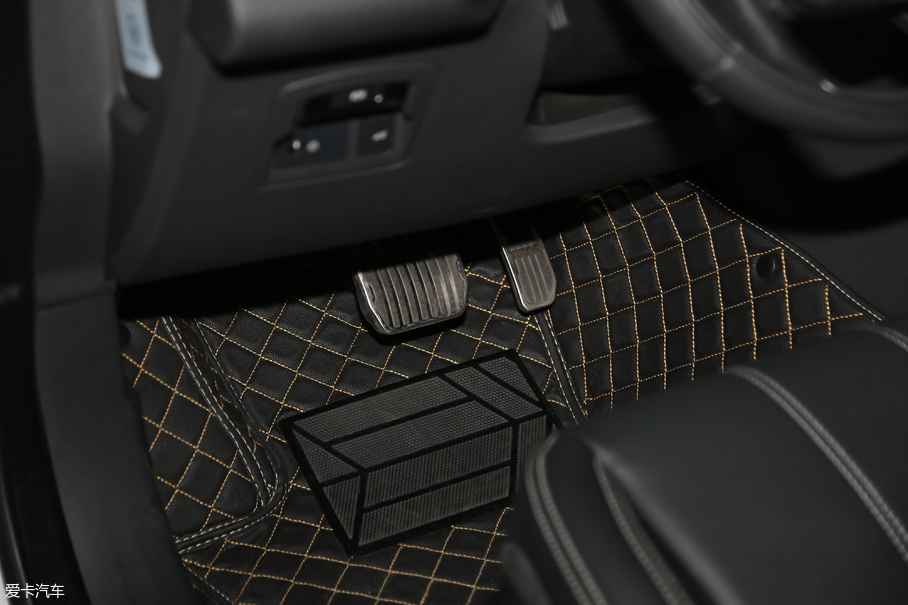 2018} P380 R-DYNAMIC HSE