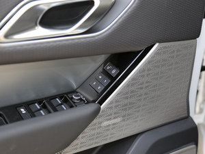 2018P380 R-DYNAMIC SE п؅^