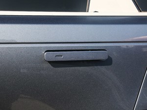 2018P300 S R-DYNAMIC ^