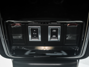 2018P300 S R-DYNAMIC п؅^