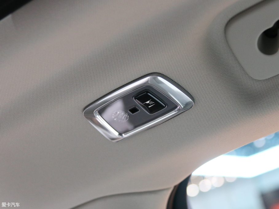 2018���֠���V60 RECHARGE ������