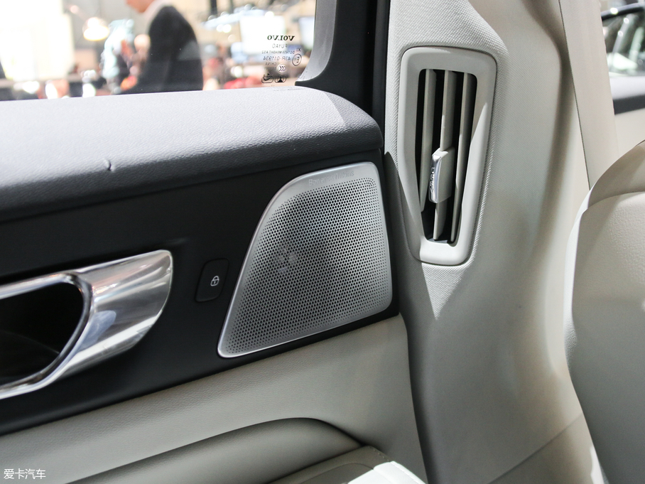 2018���֠���V60 RECHARGE ������