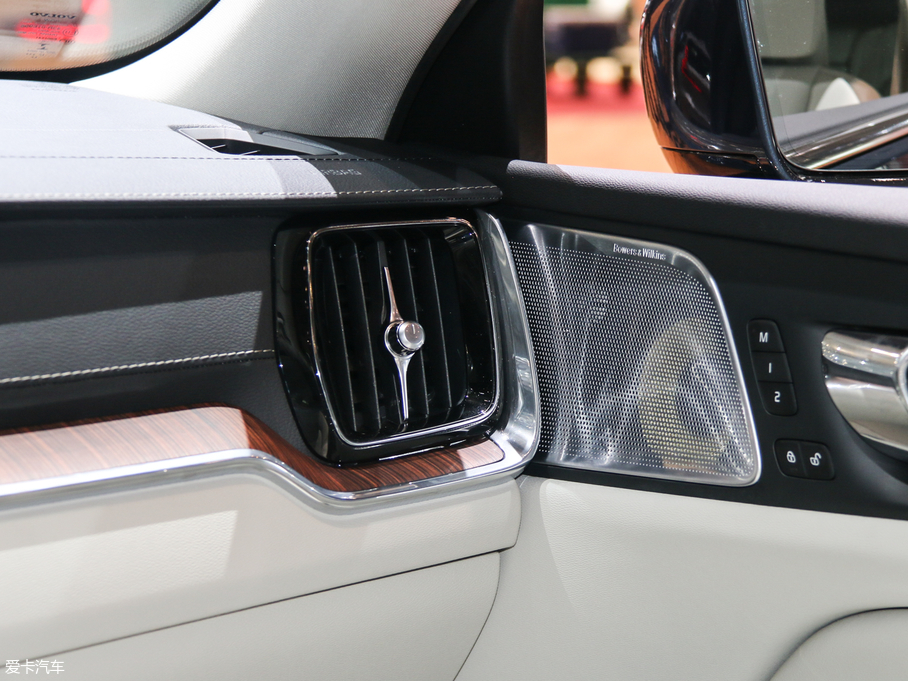 2018���֠���V60 RECHARGE ������