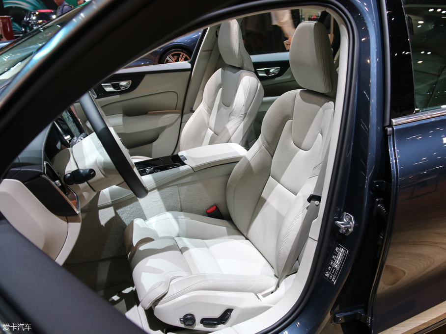 2018���֠���V60 RECHARGE ������