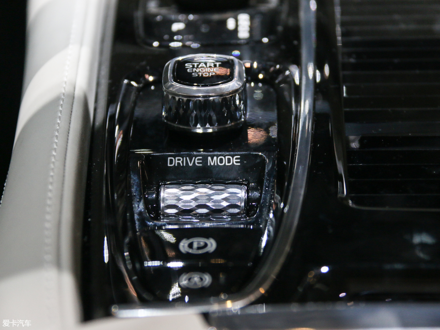 2018���֠���V60 RECHARGE ������