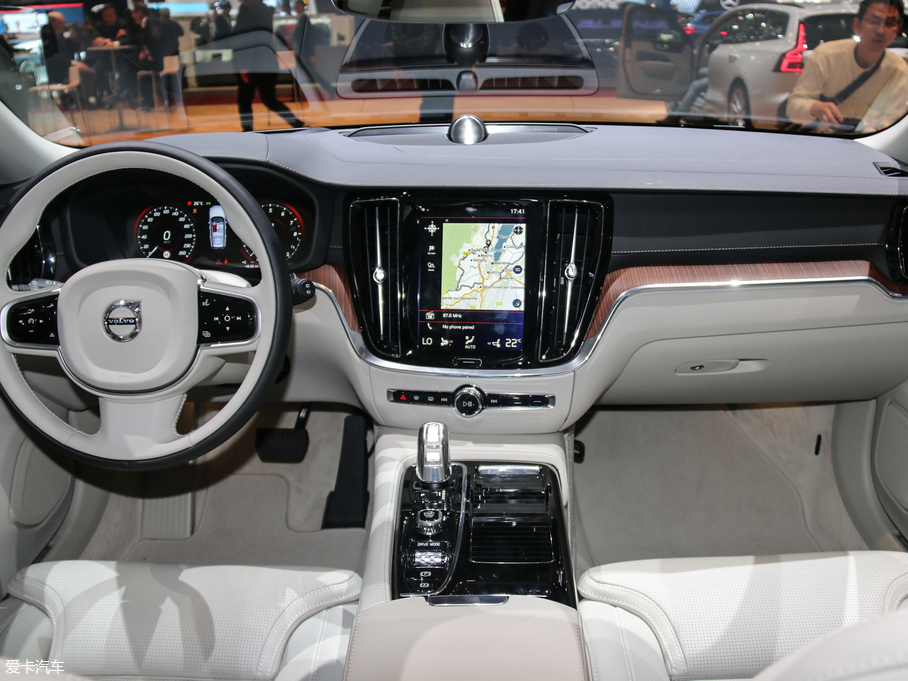 2018���֠���V60 RECHARGE ������