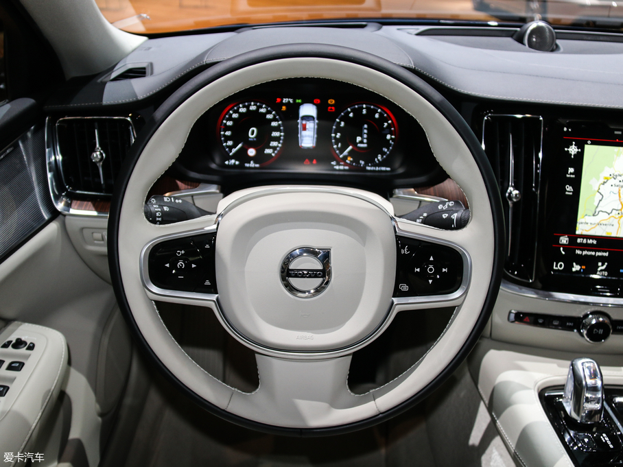 2018���֠���V60 RECHARGE ������