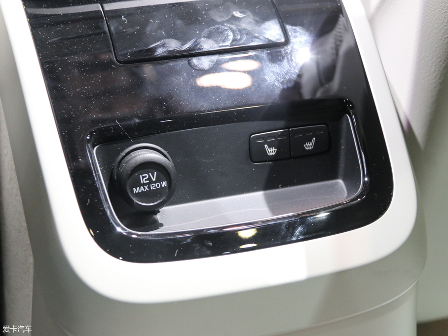 2018���֠���V60 RECHARGE ������