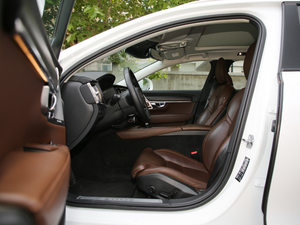 2019款T5 AWD 智尊版 前排空间